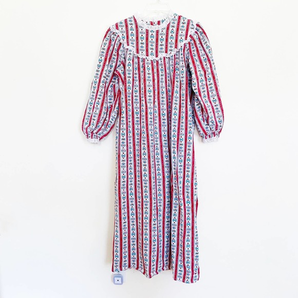 Lanz of Salzburg Womens Classic Flannel Tyrolean Cotton Eyelet Nightgown - Picture 3 of 11